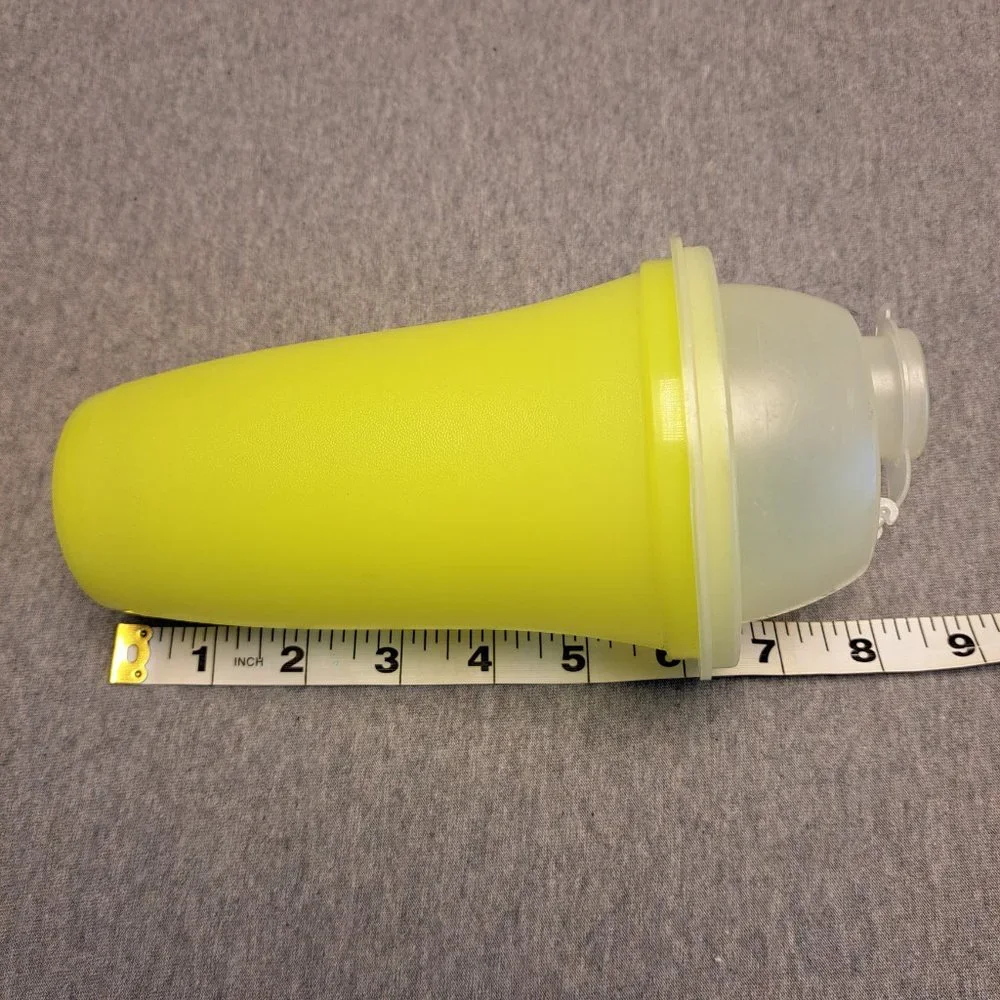 TUPPERWARE QUICK SHAKE CONTAINER YELLOW 844-15 CLASSIC WHITE LID 564-4 VINTAGE